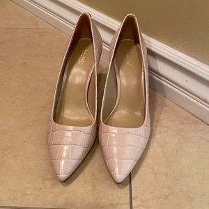 *NEW AND NEVER WORN* Michael Kors Pink Pumps